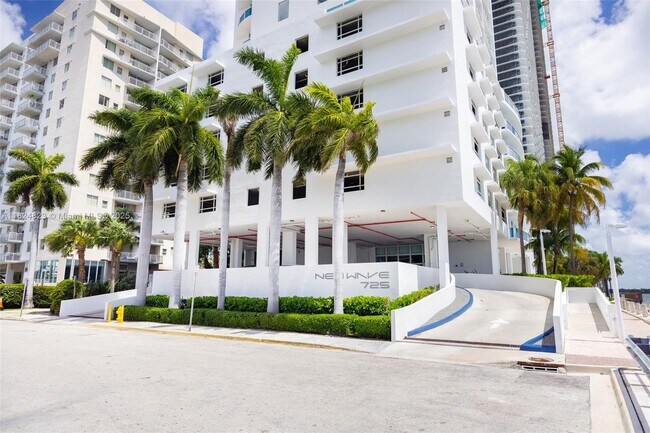 Photo - 725 NE 22nd St Condo Unit 10B