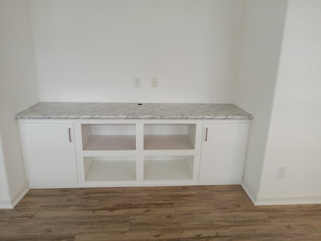 Photo - 637 Pine Brook Cir