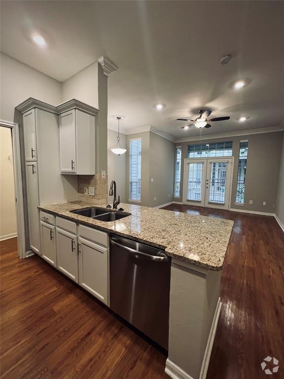Building Photo - 5353 Memorial Dr Unit 2051 Rental