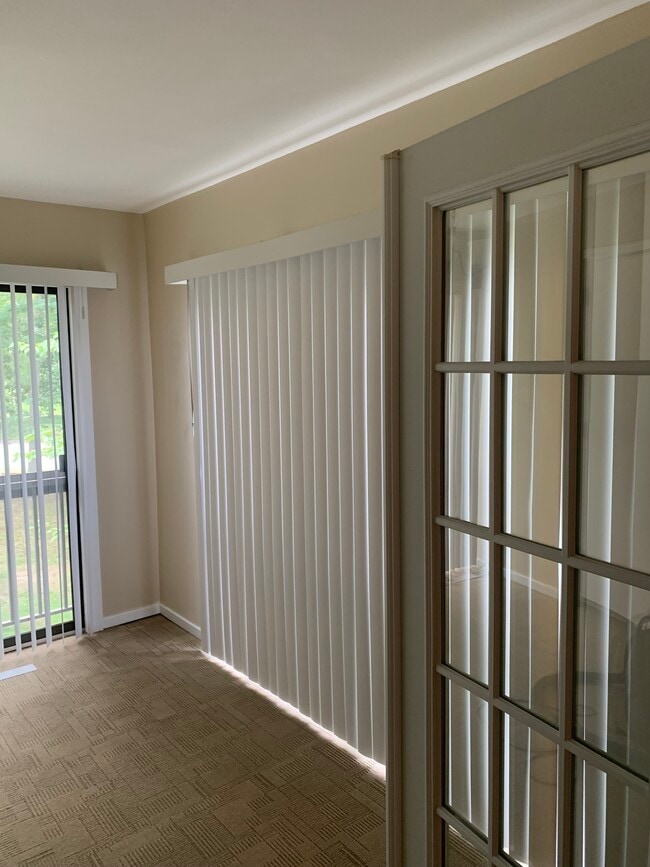 Building Photo - 134 Amberly Dr Unit J
