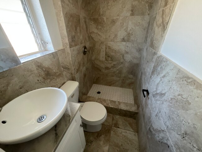 Photo - 381 11th Ave SW