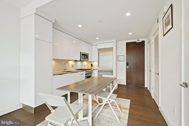 Photo - 45 Sutton Square SW Unit 1111