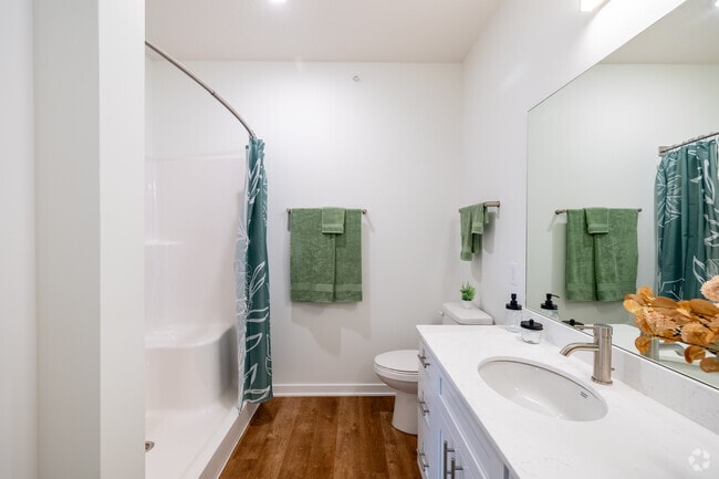 2BR, 2BA - 1,050SF - Bathroom