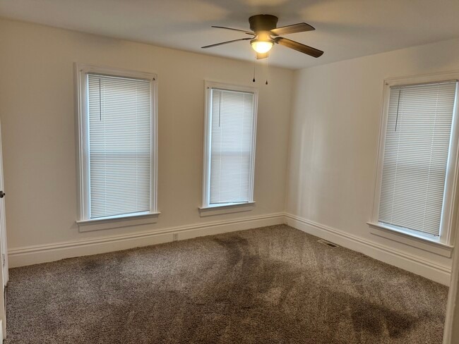 Building Photo - 811 47th St Unit 1