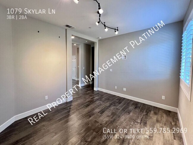 Photo - 1079 Skylar Ln