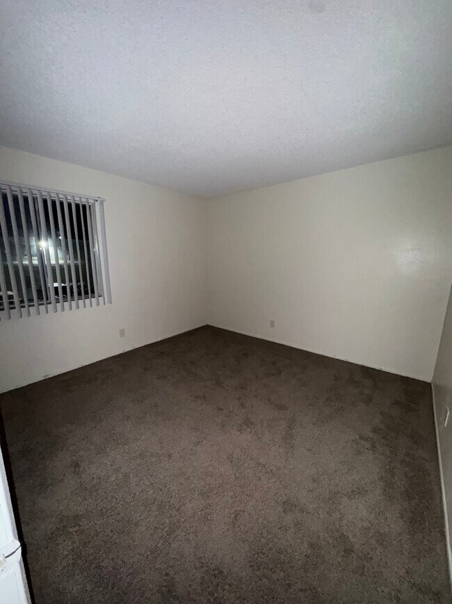 Photo - 937 E Avenue R