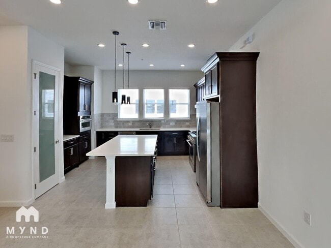 Photo - 2353 Brix St