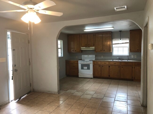 422 W Lott Ave