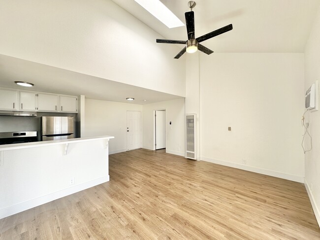 Photo - 332 Lime St Unit 10