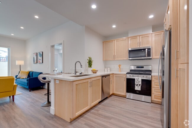 2BR, 2BA - 1,150SF - 1,400SF - Whittier Park Place