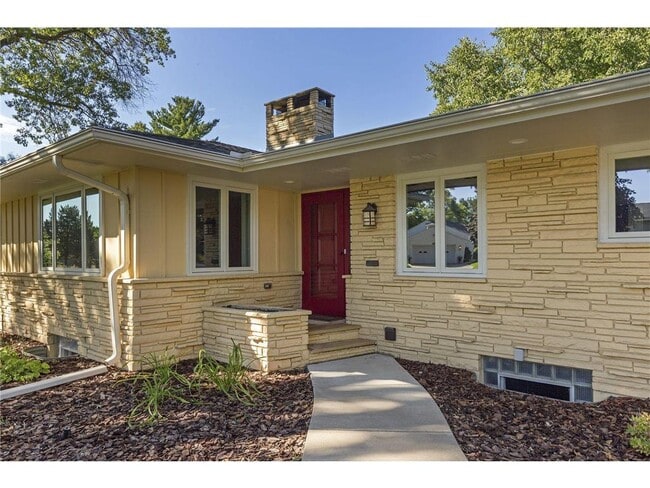 Photo - 4222 Basswood Rd