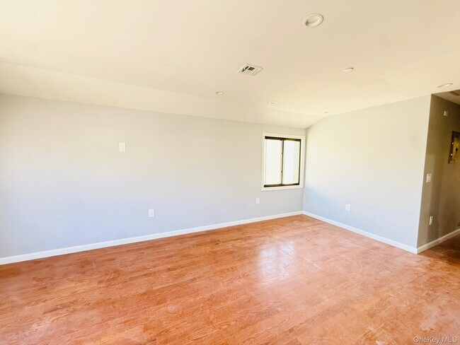 139-18 Lakewood Ave Unit 2F