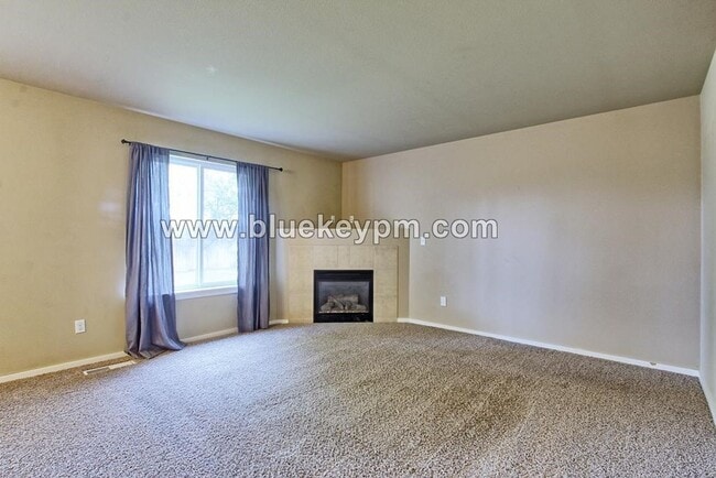 Photo - 3 Bed, 2.5 Bath Home with Large Bonus Room/4th Bedroom in Orchards by Prairie High School