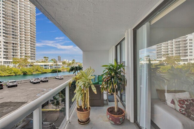 Photo - 20515 E Country Club Dr Unidad 249