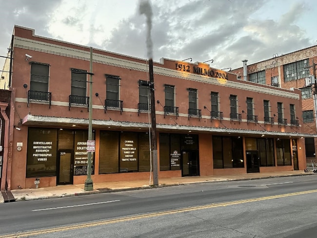 Photo - 319 S Flores St