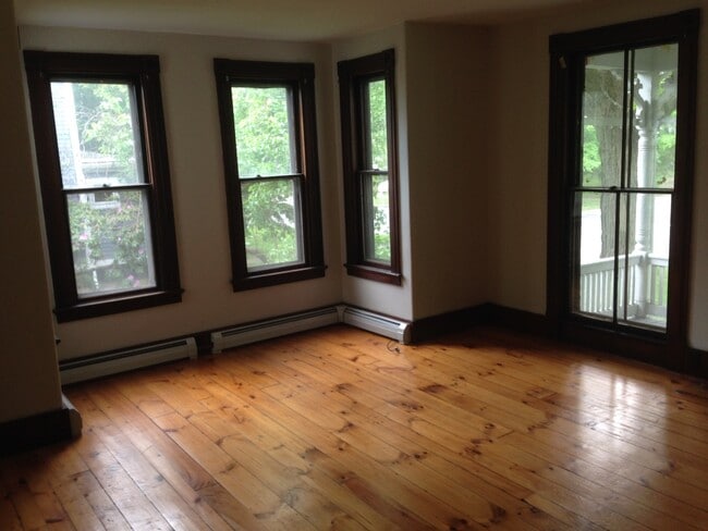 Building Photo - 107 E Pleasant St