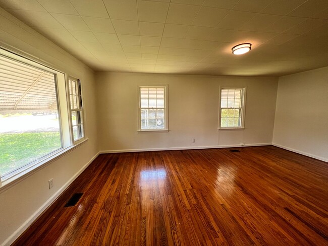 Photo - 1407 S Moore Rd
