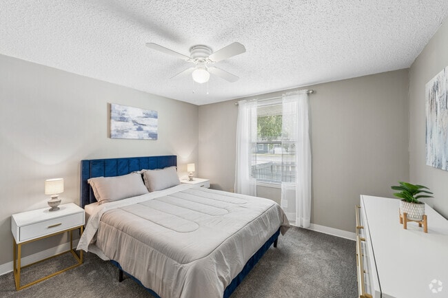 1BR, 1BA - 576SF - Bedroom