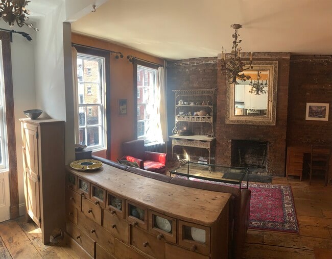 living room 3 - 739 Greenwich St