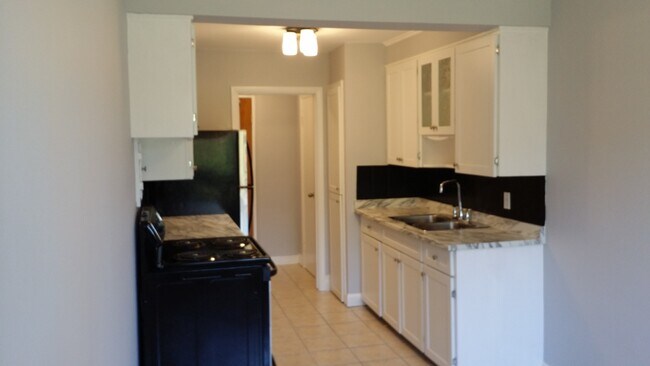 Photo - 2196 Lakeshore Rd