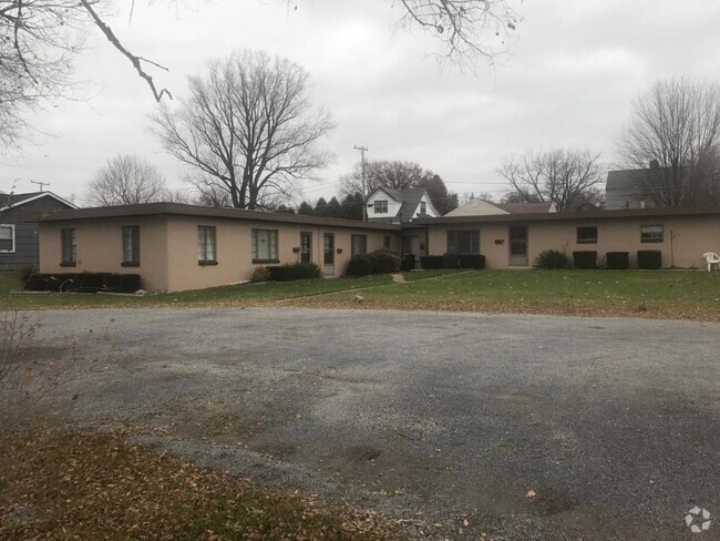 Building Photo - 50 N Cres Dr Unit #8 50 N Crescent Dr Rental