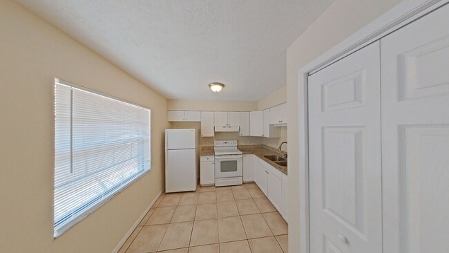 Photo - 921 E Poinsettia Ave Unit B