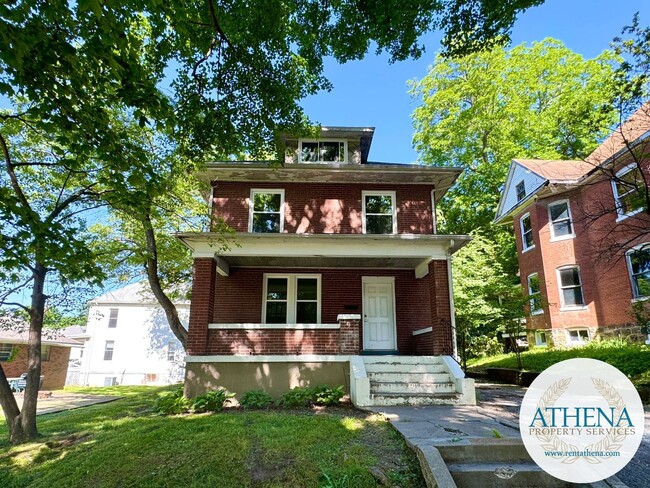 Building Photo - 5 Bedroom / 3 Bath House - NEAR SEMO's CAMPUS & INTERNET INCLUDED