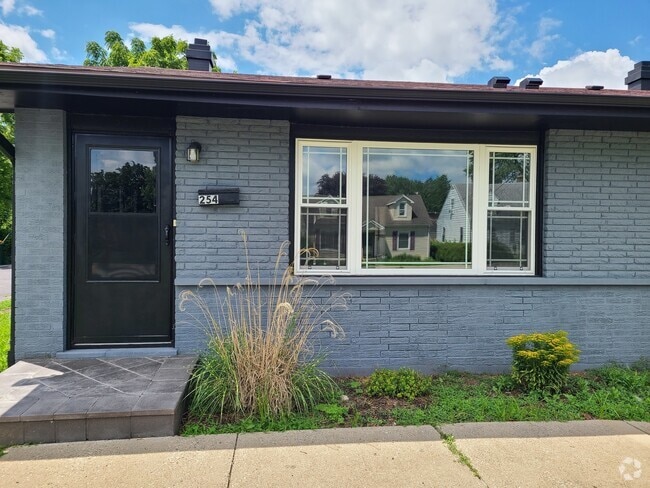 Building Photo - 254 N Slusser St Rental
