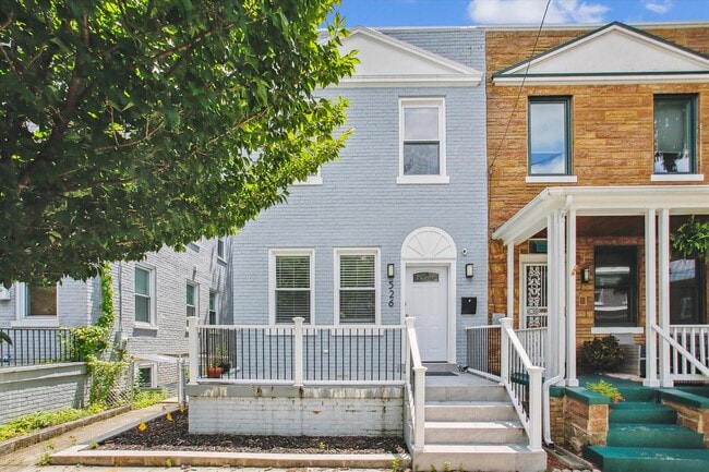 Building Photo - 526 Roxboro Pl NW Rental