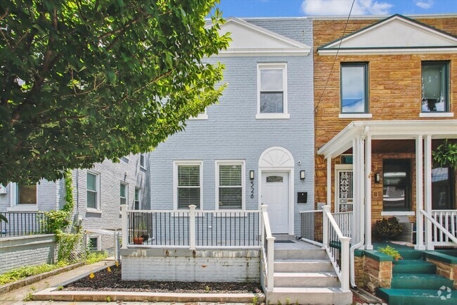 Building Photo - 526 Roxboro Pl NW Rental