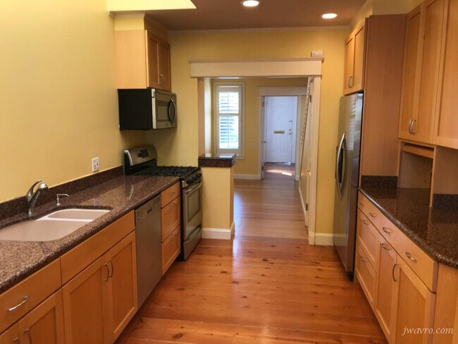 Photo - 631 Diamond St