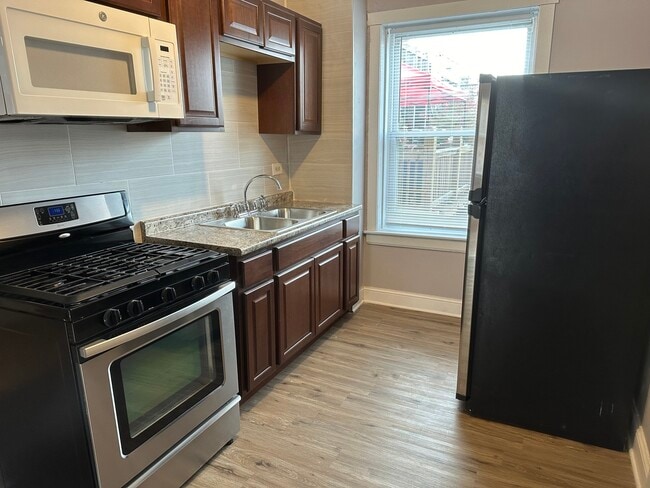 Photo - 4054 W Dickens Ave Unit 1B