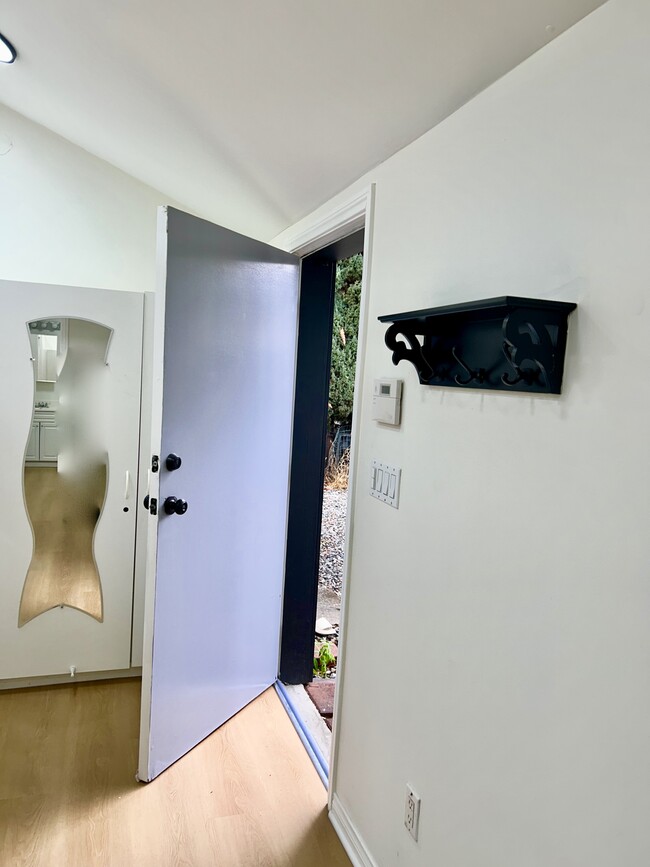 Entry - 17630 Cantara St