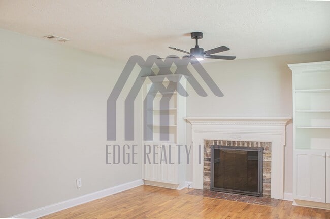 Photo - 135 E Derenne Ave