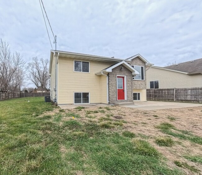 Photo - Charming 3 bedroom 2 bathroom home