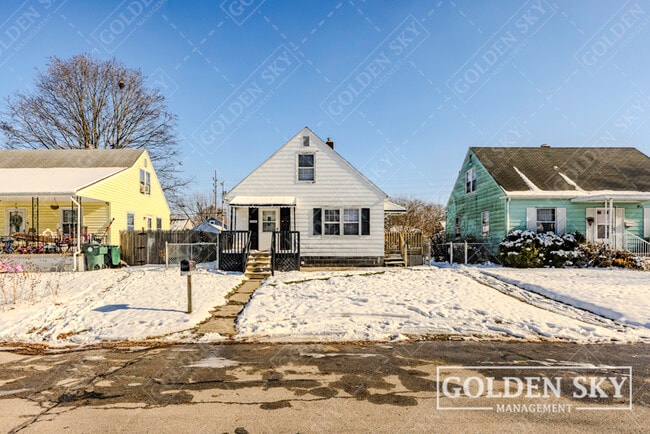 Building Photo - 2208 S Pershing Dr