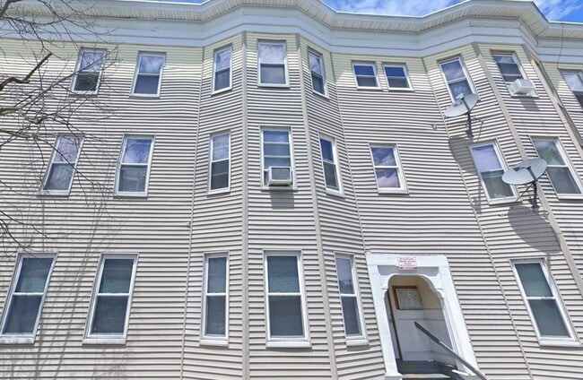 Building Photo - 142 Dakota St Unit 3