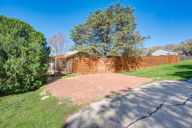 Photo - 304 Oak Dr
