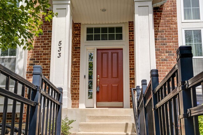 Photo - 533 Plaza Pl
