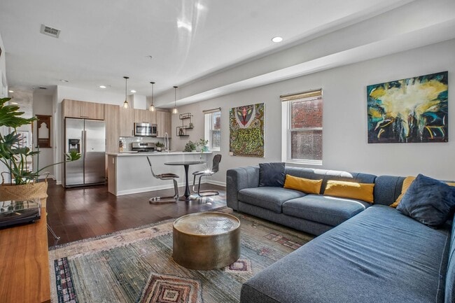 Building Photo - 1346 Nicholson St NW Unit 202