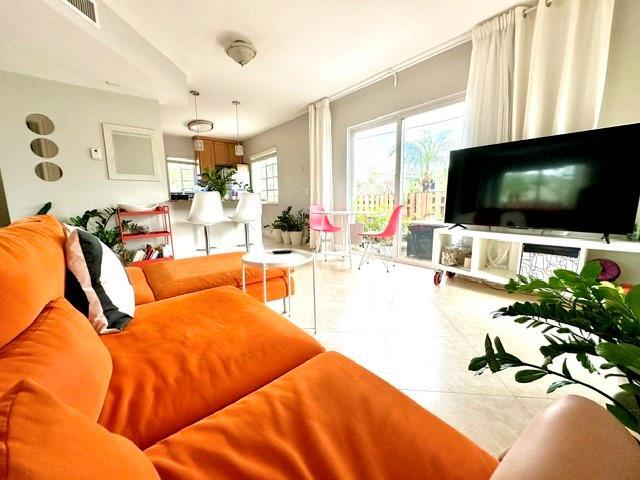 Photo - 410 SW 15th St Unidad 106