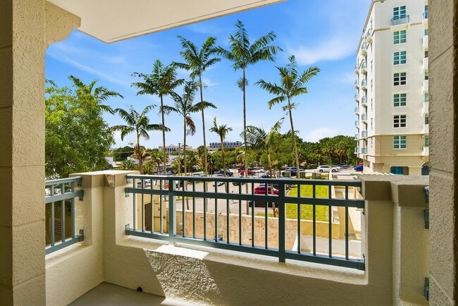 Photo - 403 S Sapodilla Ave