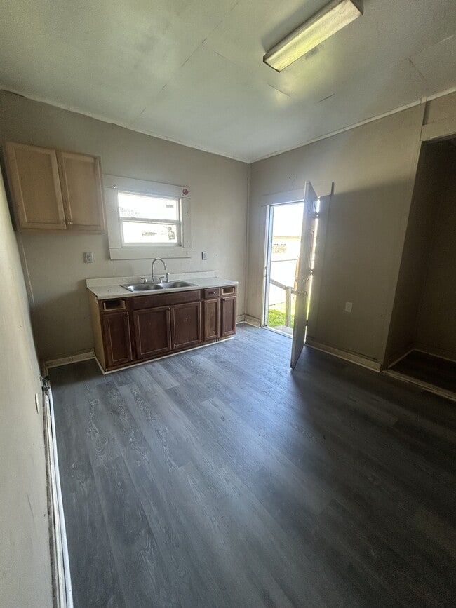 Photo - 408 Hawthorne St