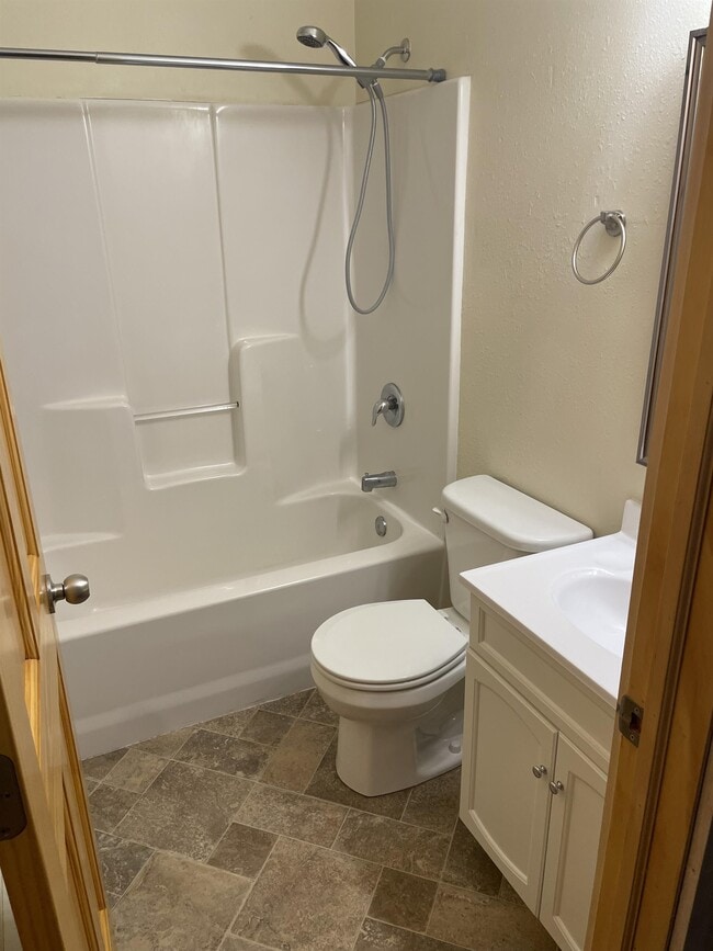 Photo - 606 Broadway St Unit 202