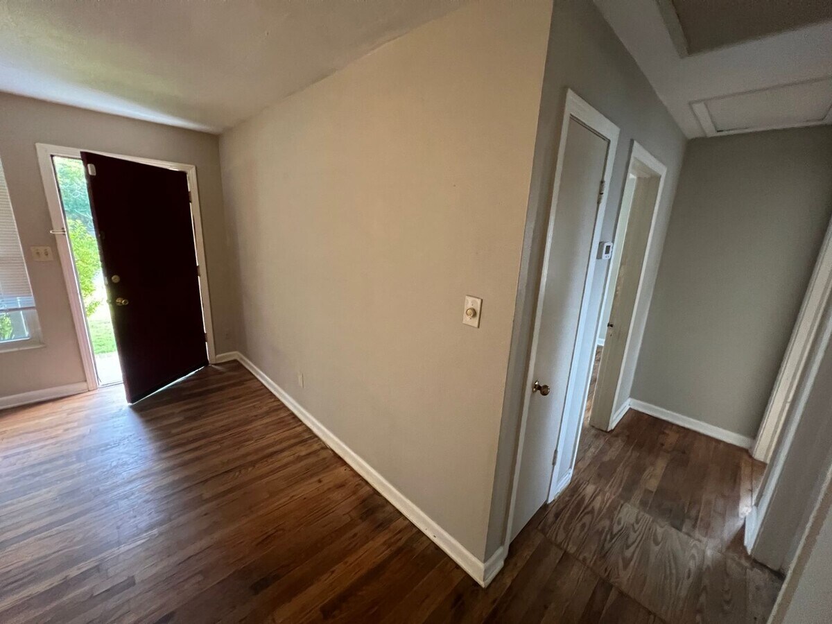 Photo - 1343 Nylic St