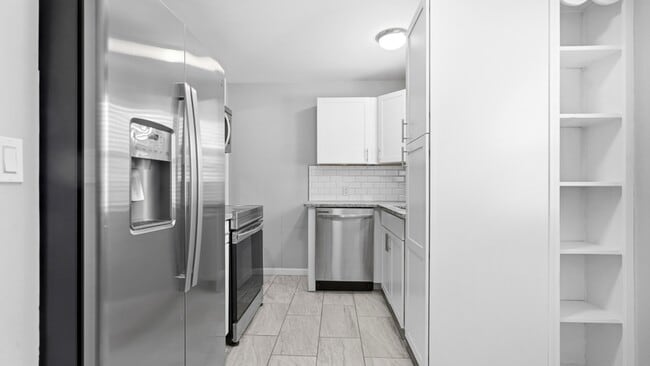 Photo - 1065 E Cross St