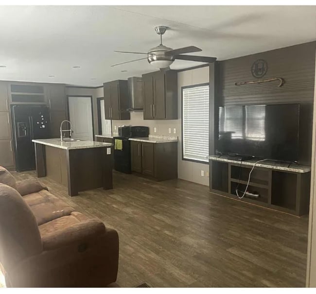 Photo - 911 Little Ln