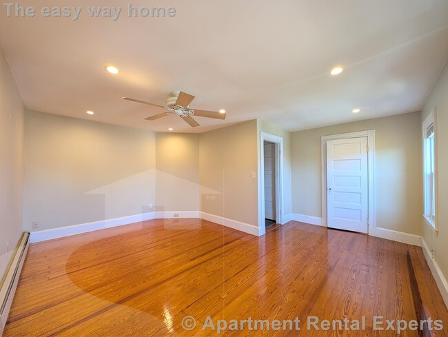 Building Photo - 41 Bay State Ave Unit #3
