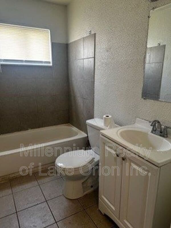 Photo - 445 Emerson Ave