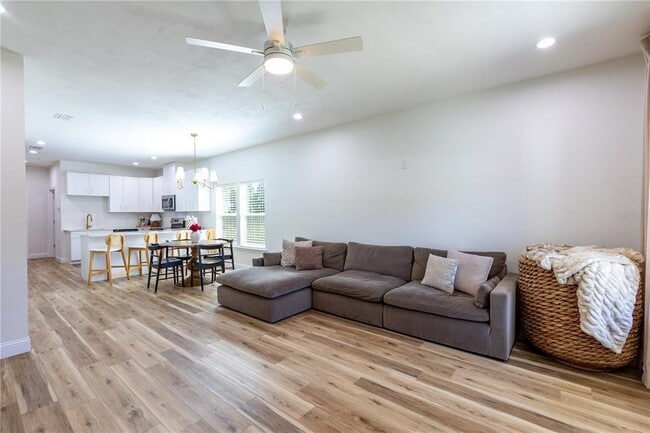 Photo - 991 NW 3rd St